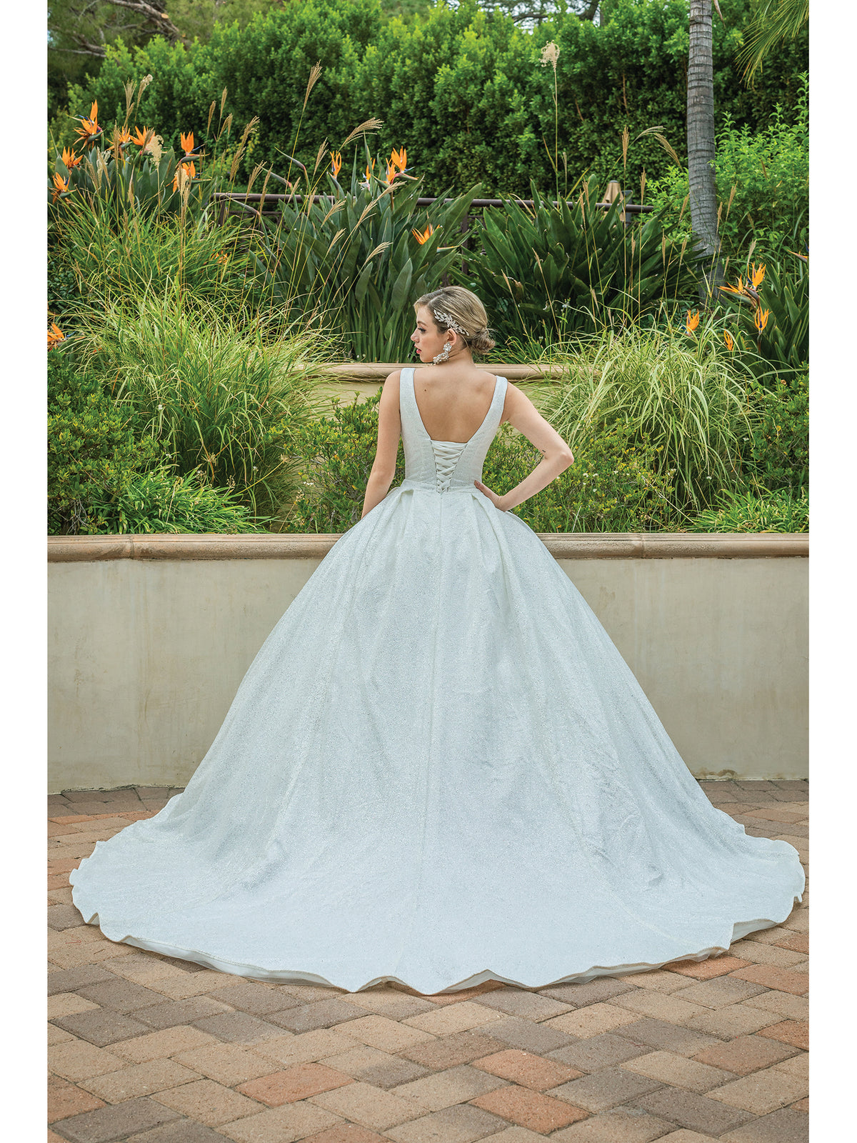 Dancing Queen 0166 wedding dress in white, back view