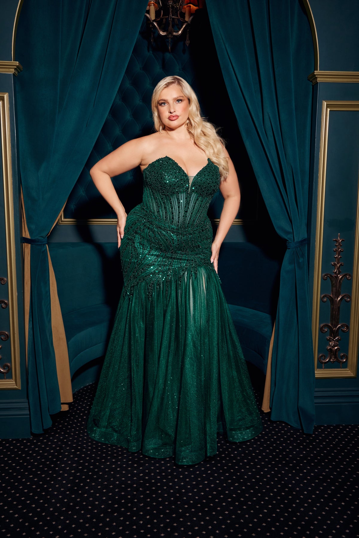 Barcelo Curve dress in Emerald — front view
