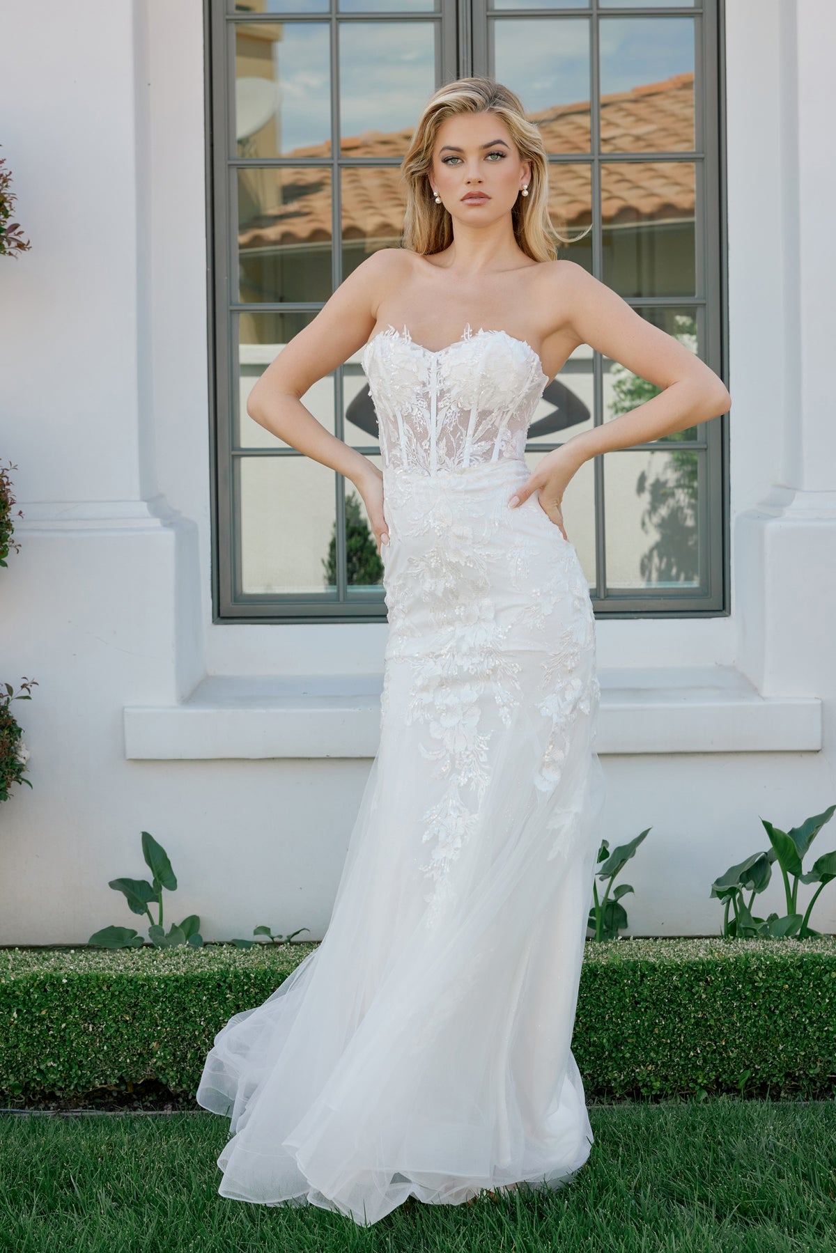 Beatrice wedding dress in Diamond White