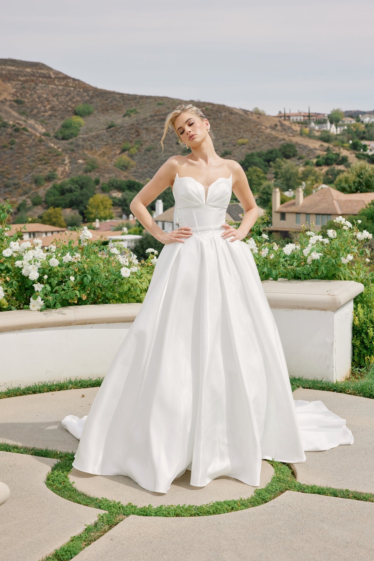 Delphine wedding dress in Diamond White