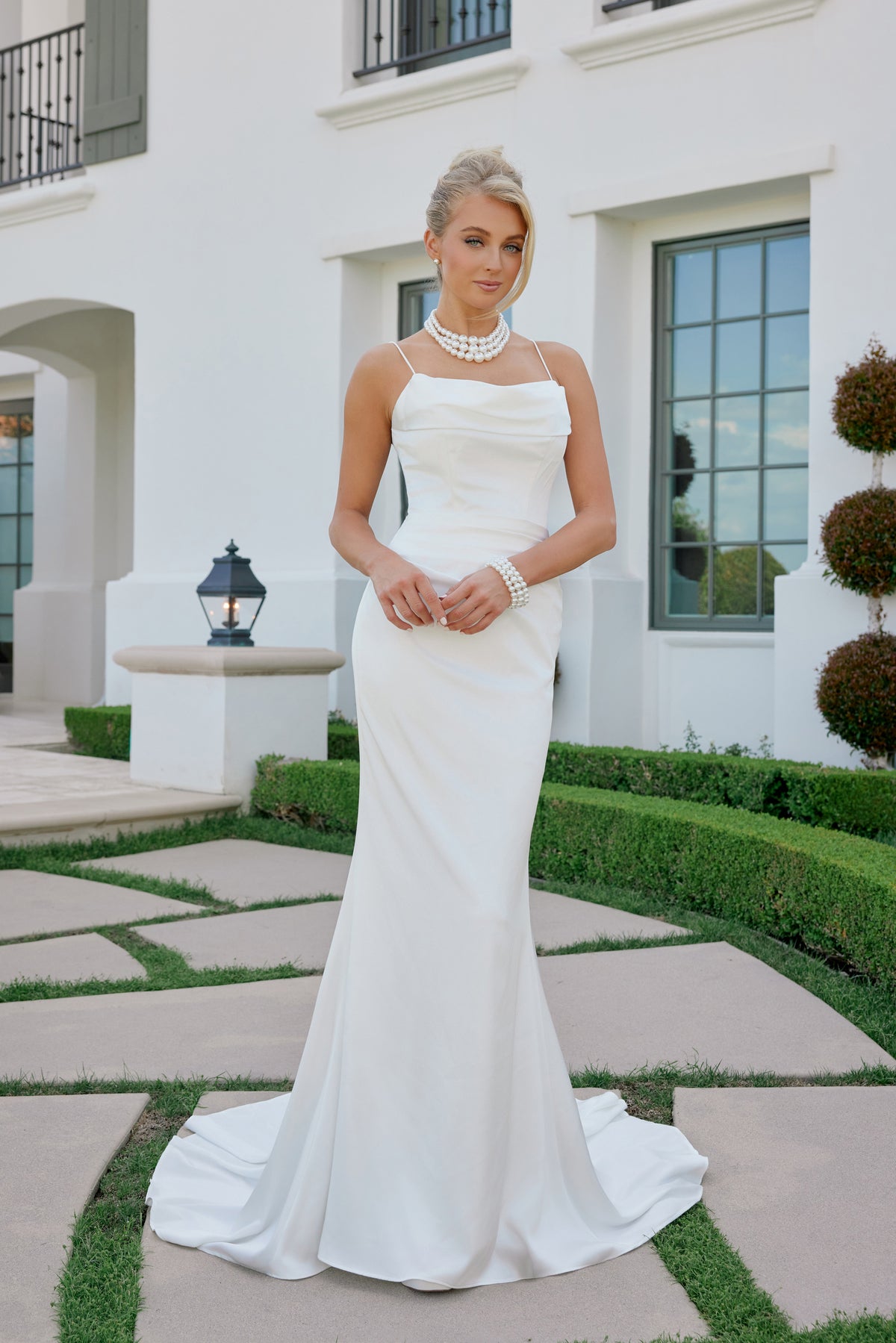 Eleanora wedding dress in Diamond White