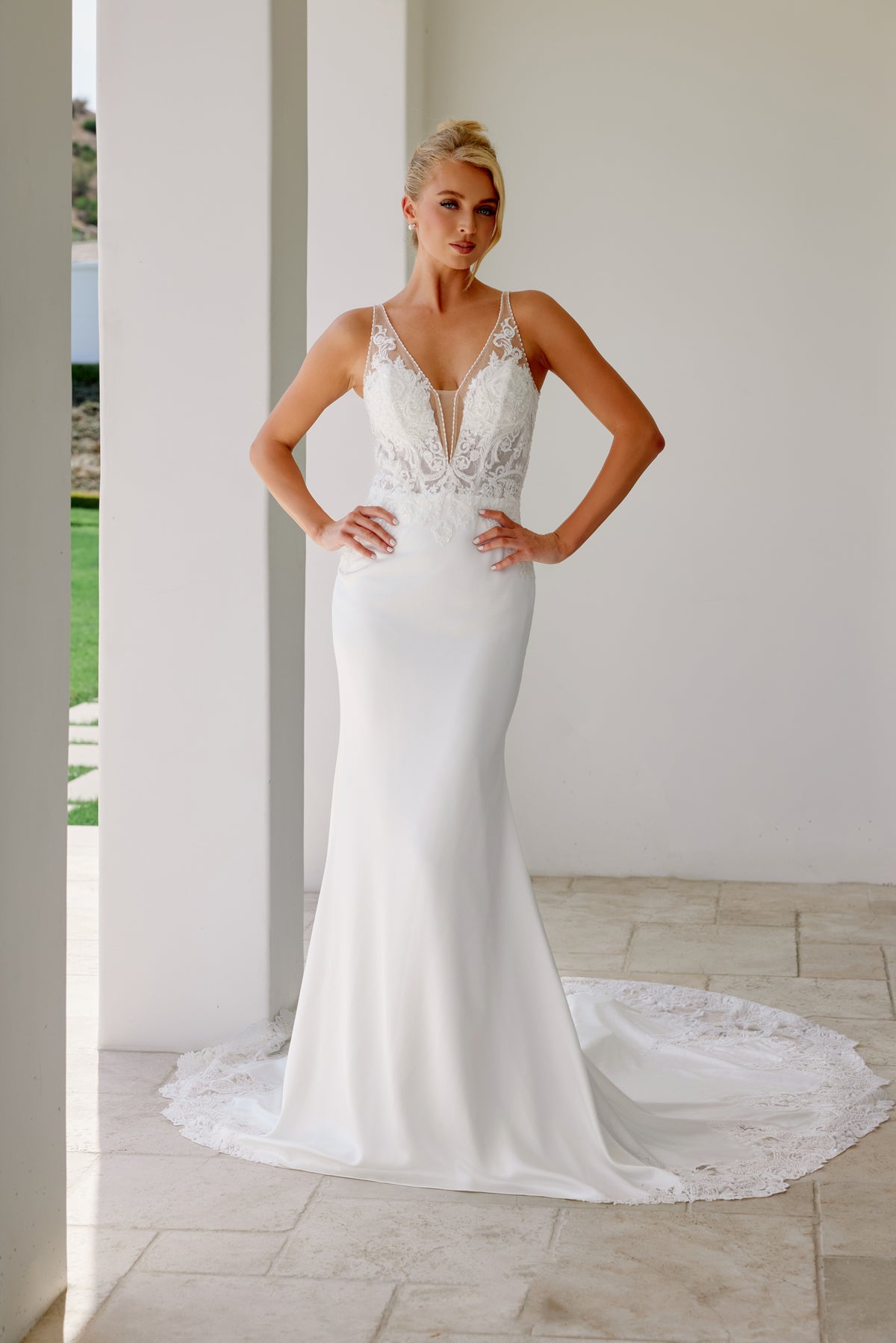 Leonora wedding dress in Diamond White