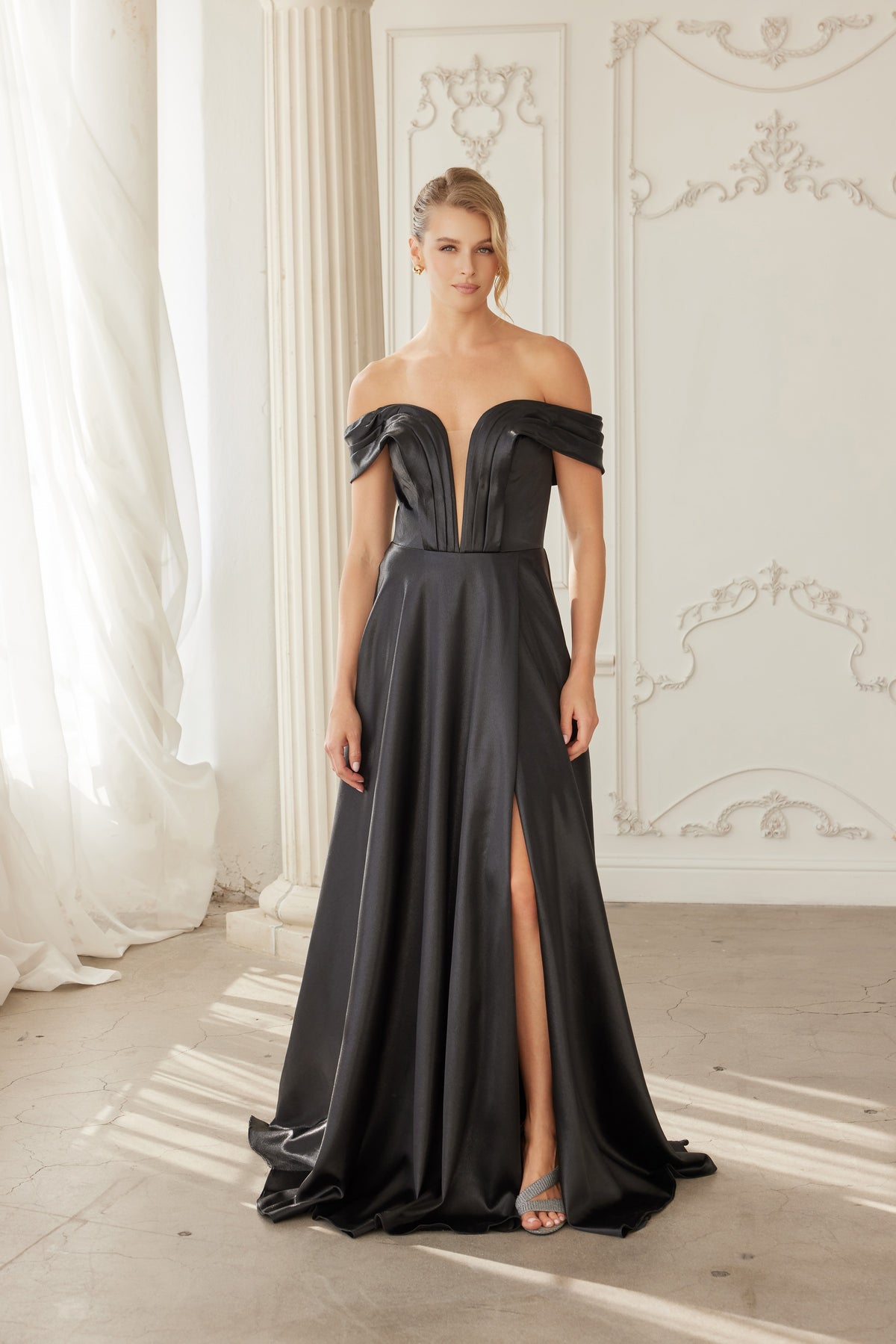 Mirella evening dress in Black