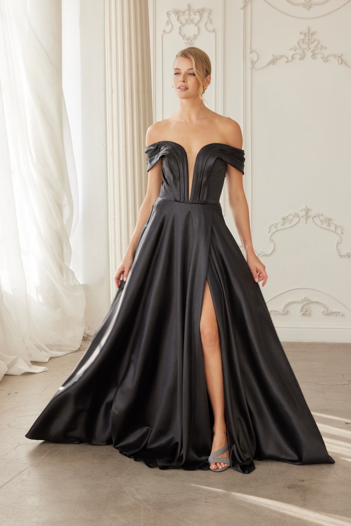 Mirella evening dress in Black