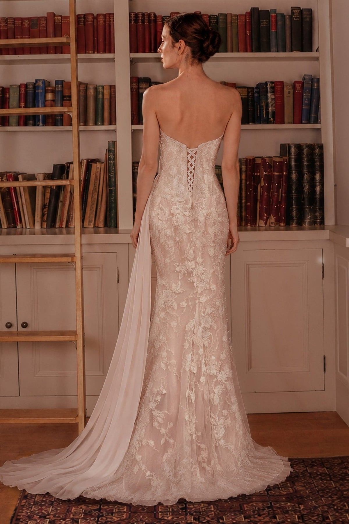 Petra in Off White — detail and styling view
