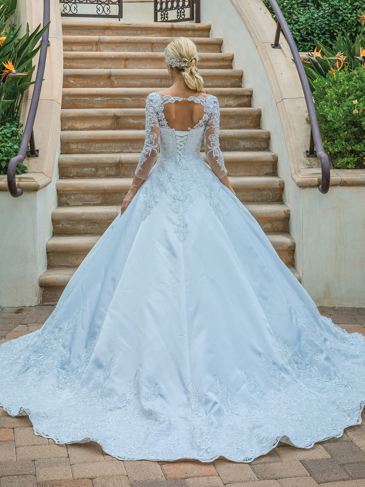 Dancing Queen 0172 wedding dress in off white, back view