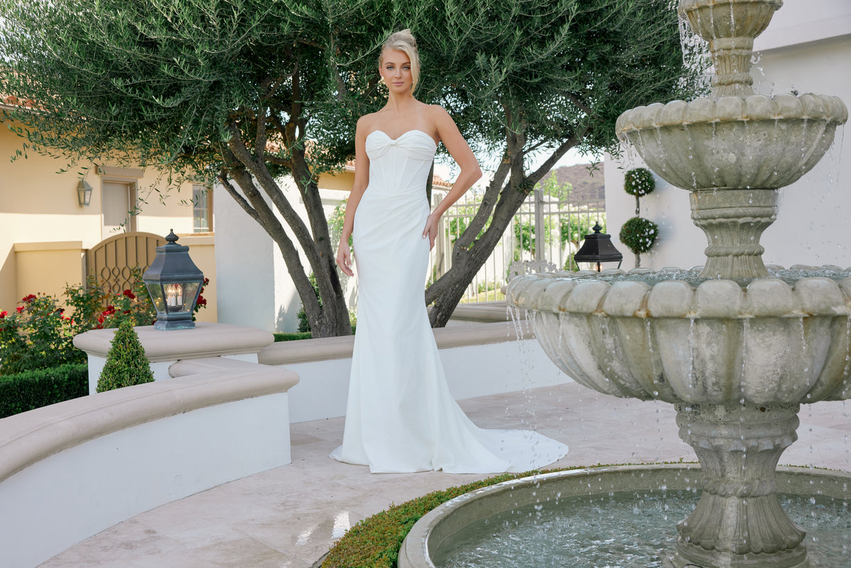 Anneliese wedding dress in Ivory