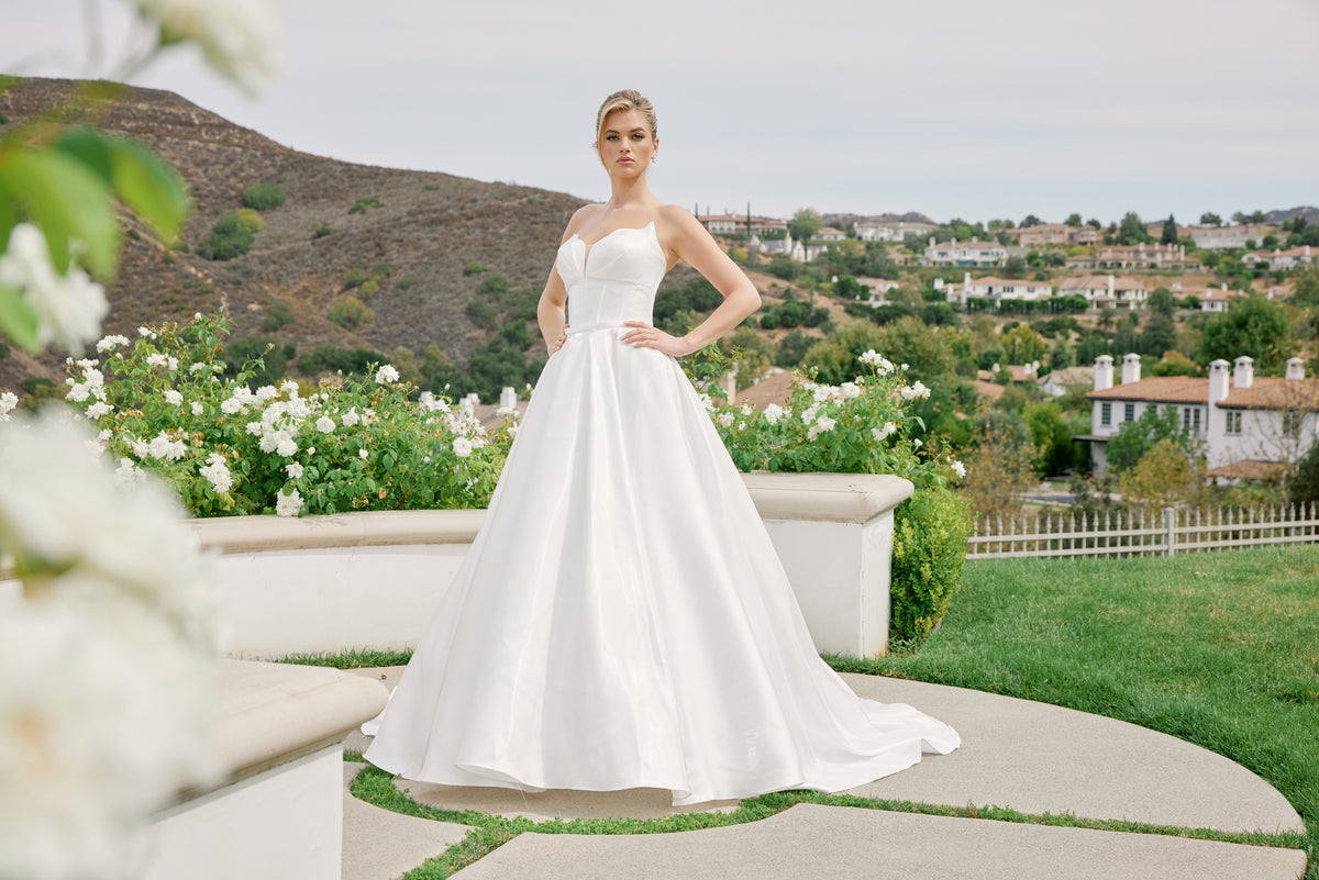 Delphine wedding dress in Diamond White