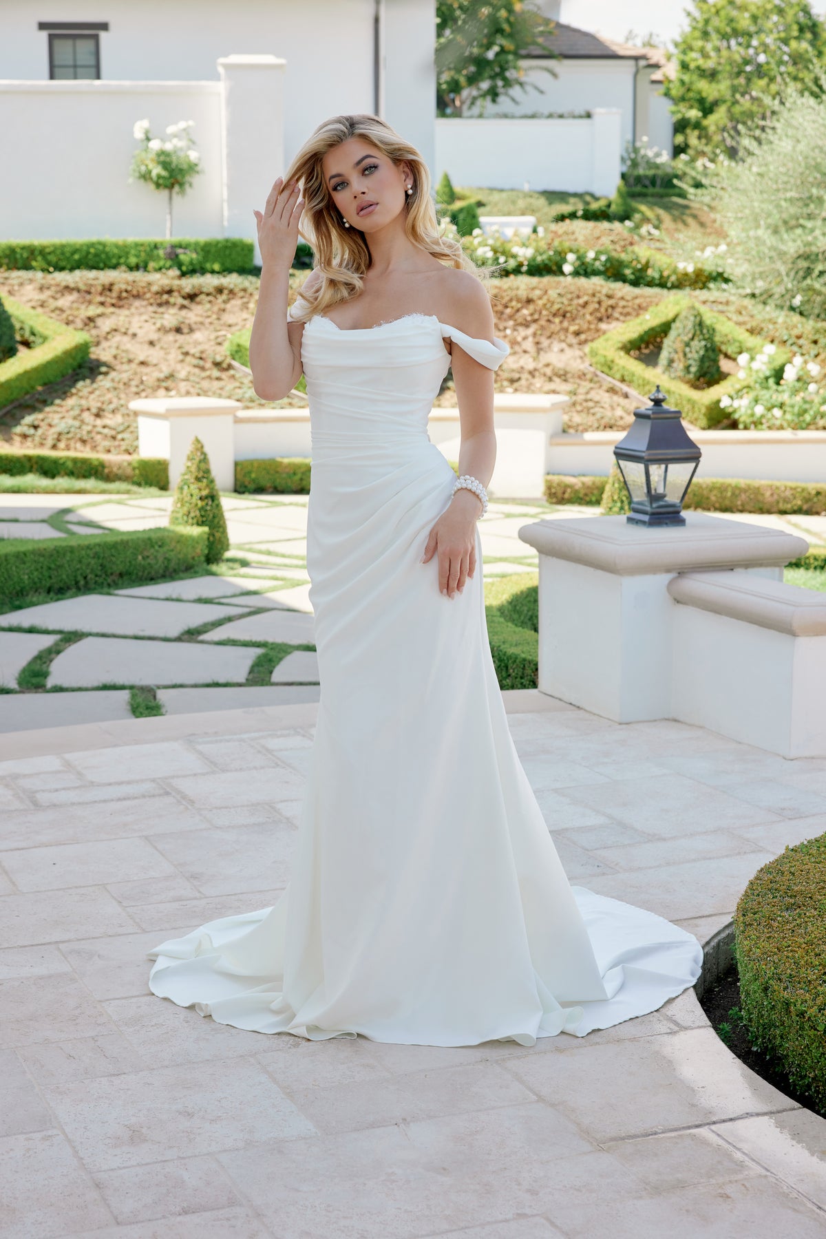 Florentina wedding dress in Ivory