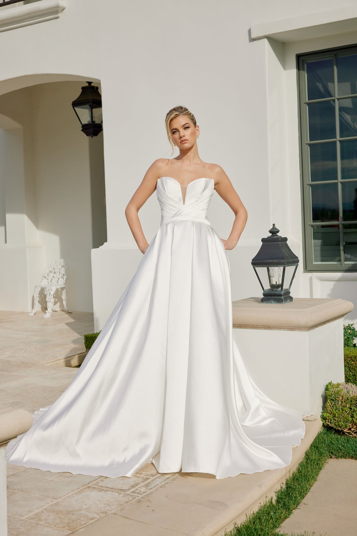 Francesca wedding dress in Diamond White