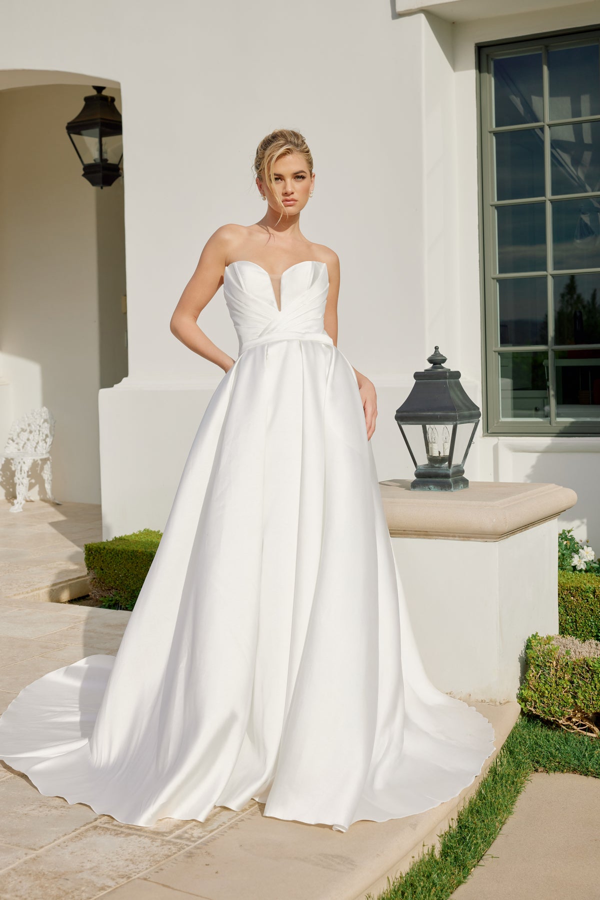 Francesca wedding dress in Diamond White