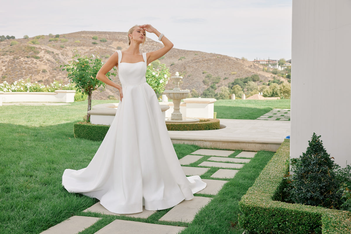 Giovanna wedding dress in Diamond White