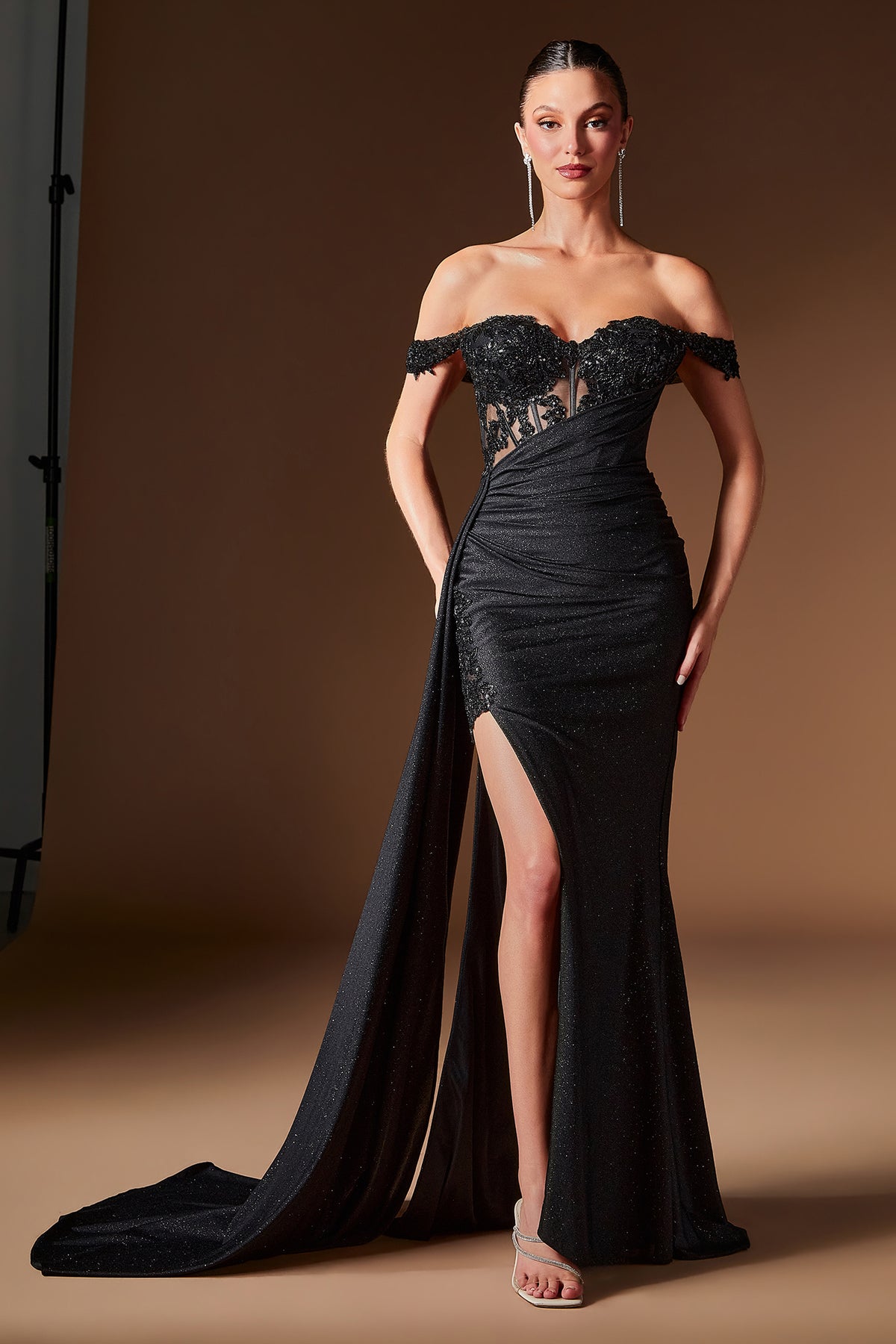 Indie in Black — front view