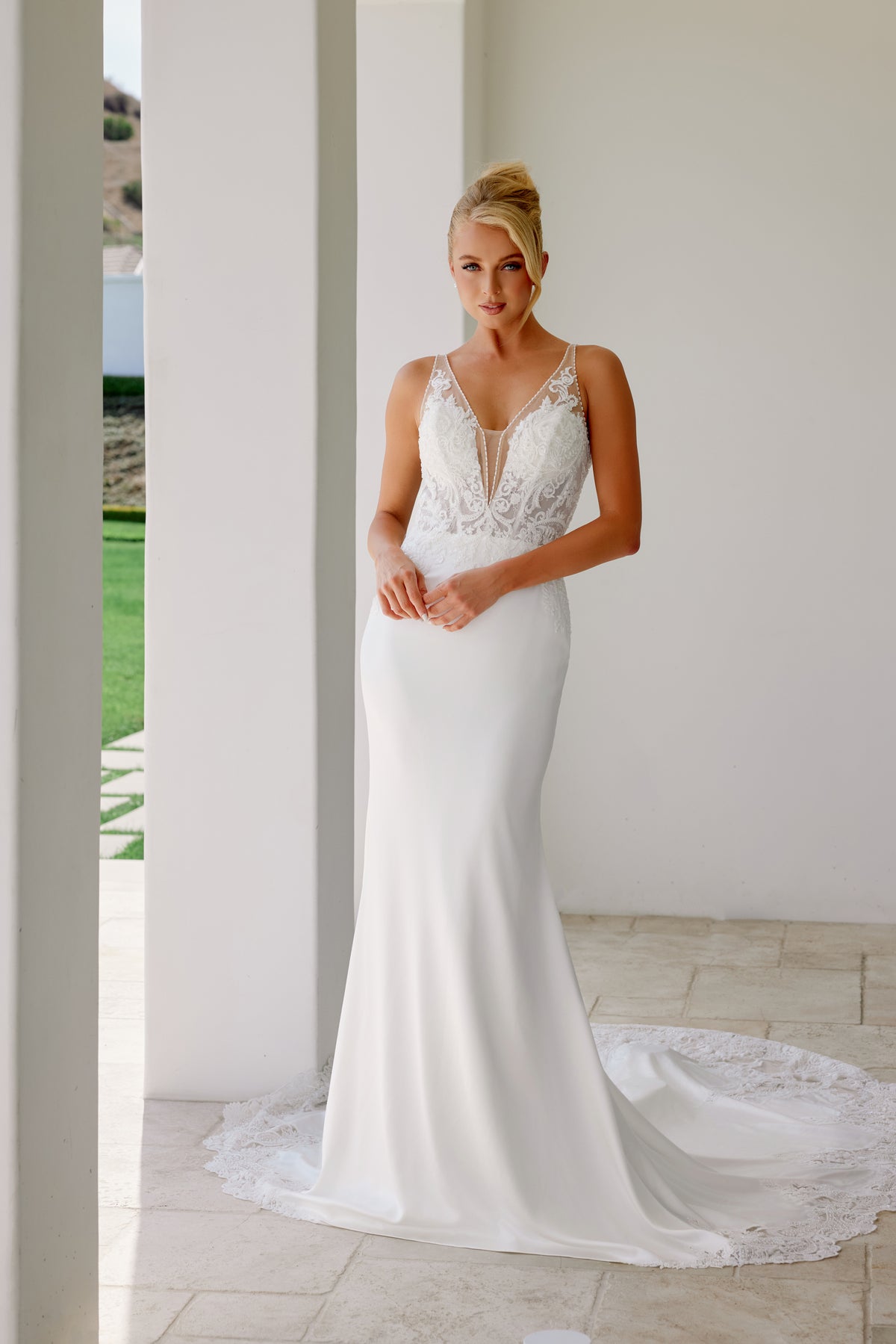 Leonora wedding dress in Diamond White