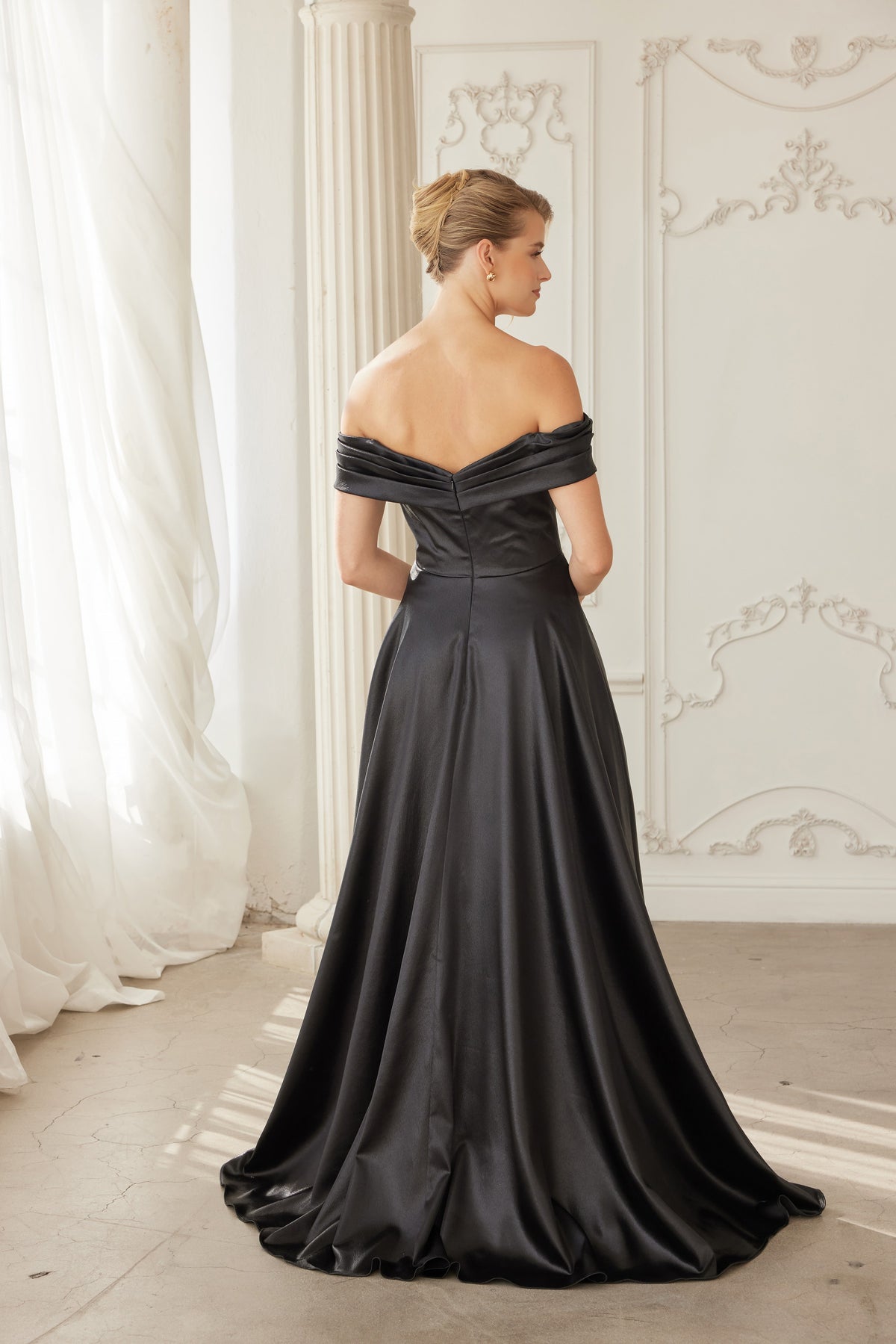 Mirella evening dress in Black