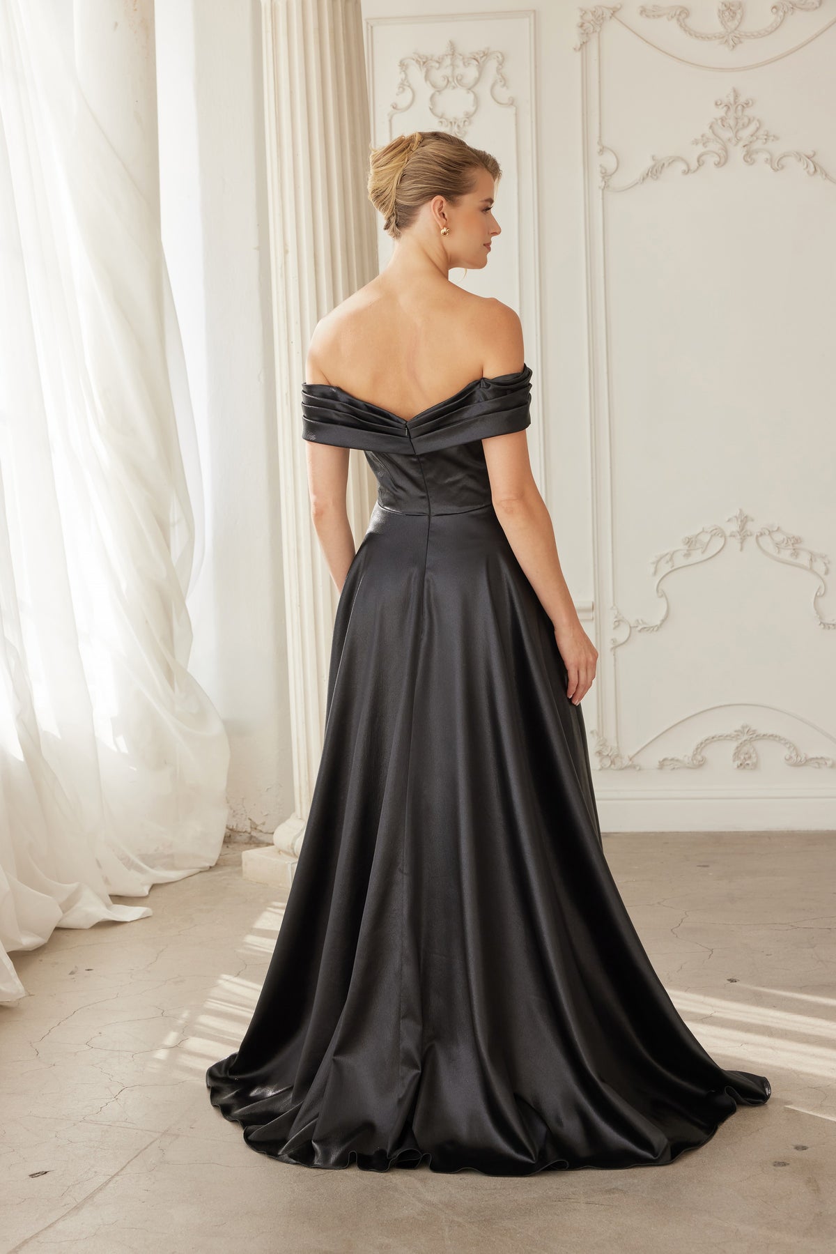 Mirella evening dress in Black