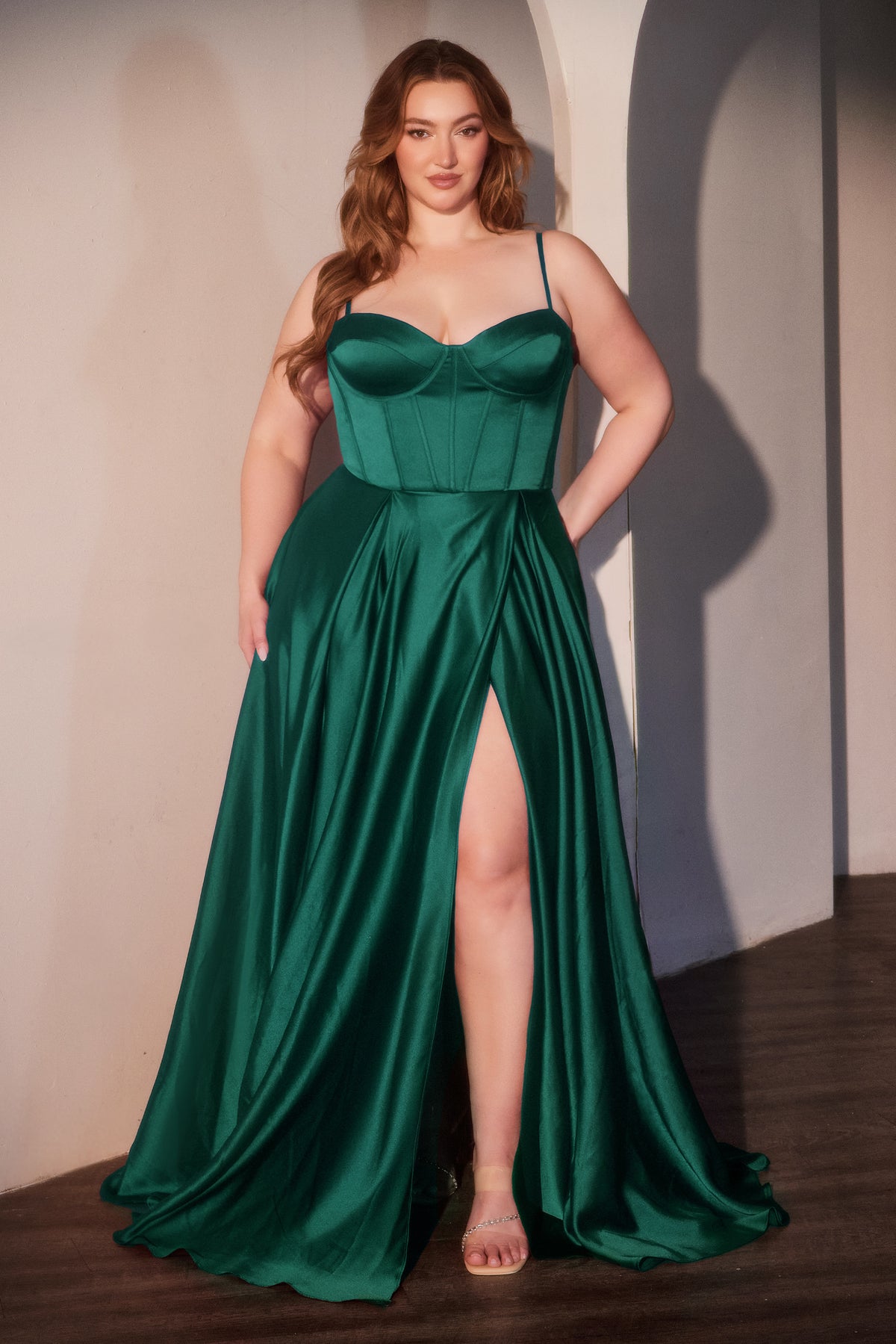Musa Curve dress in Emerald