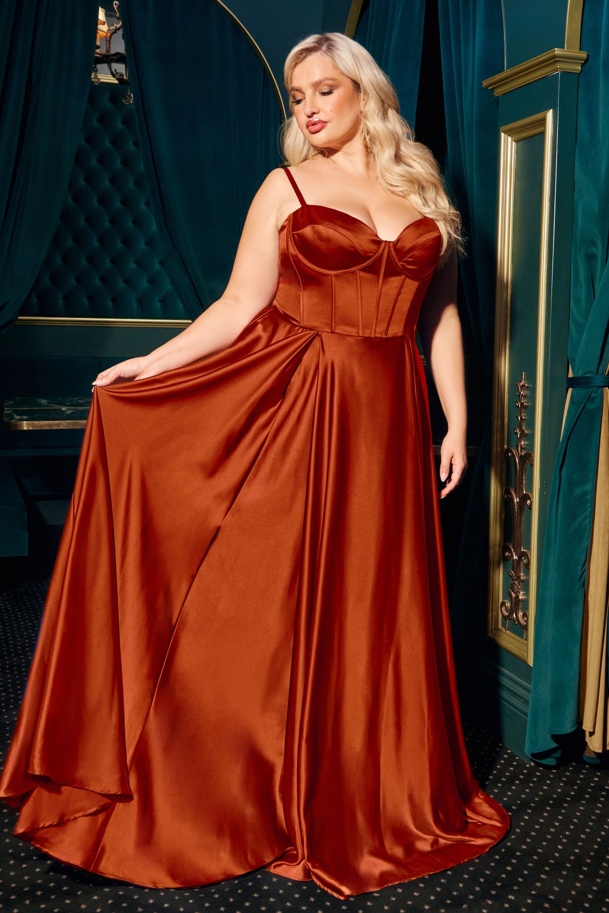 Musa Curve dress in Sienna