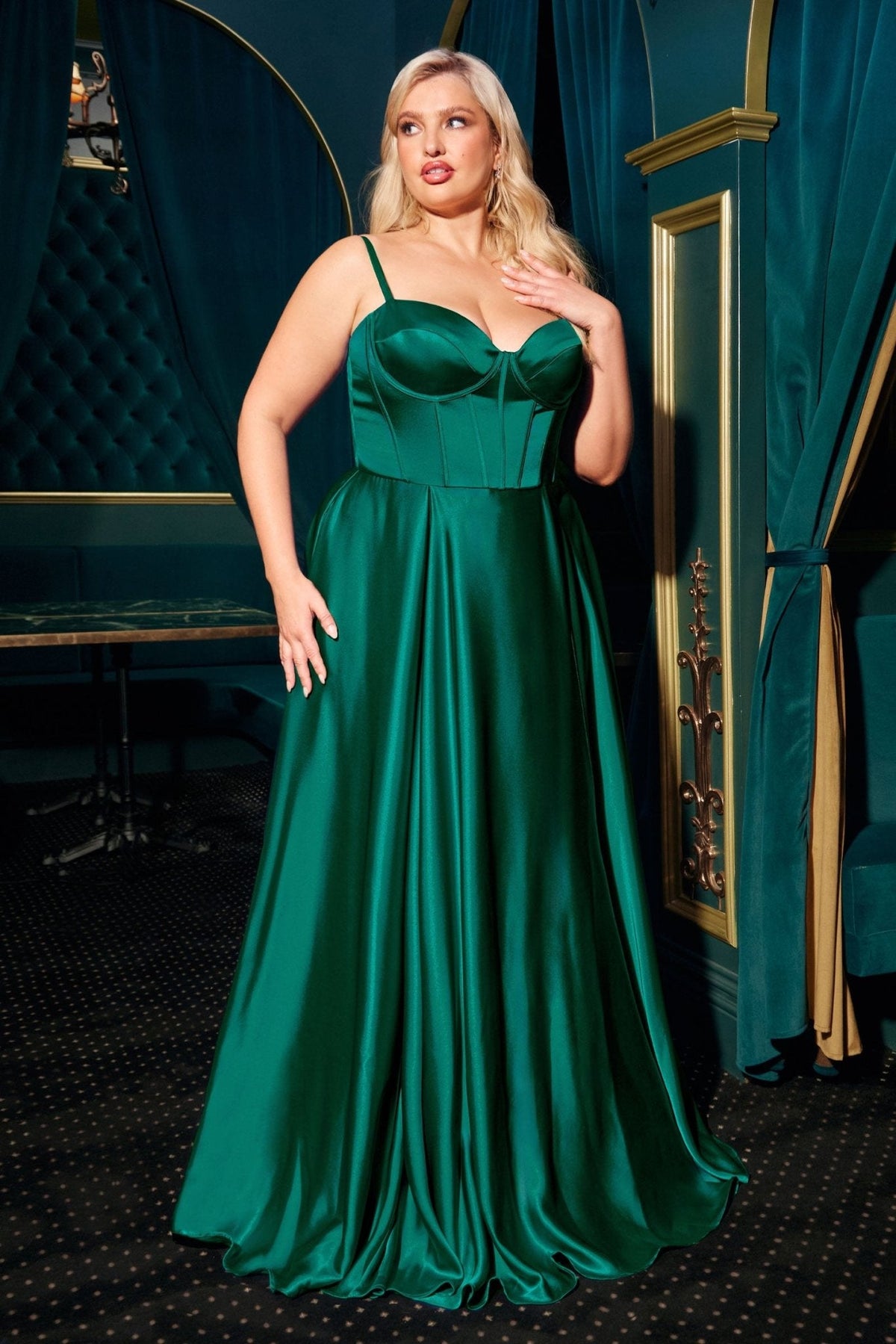 Musa Curve dress in Emerald