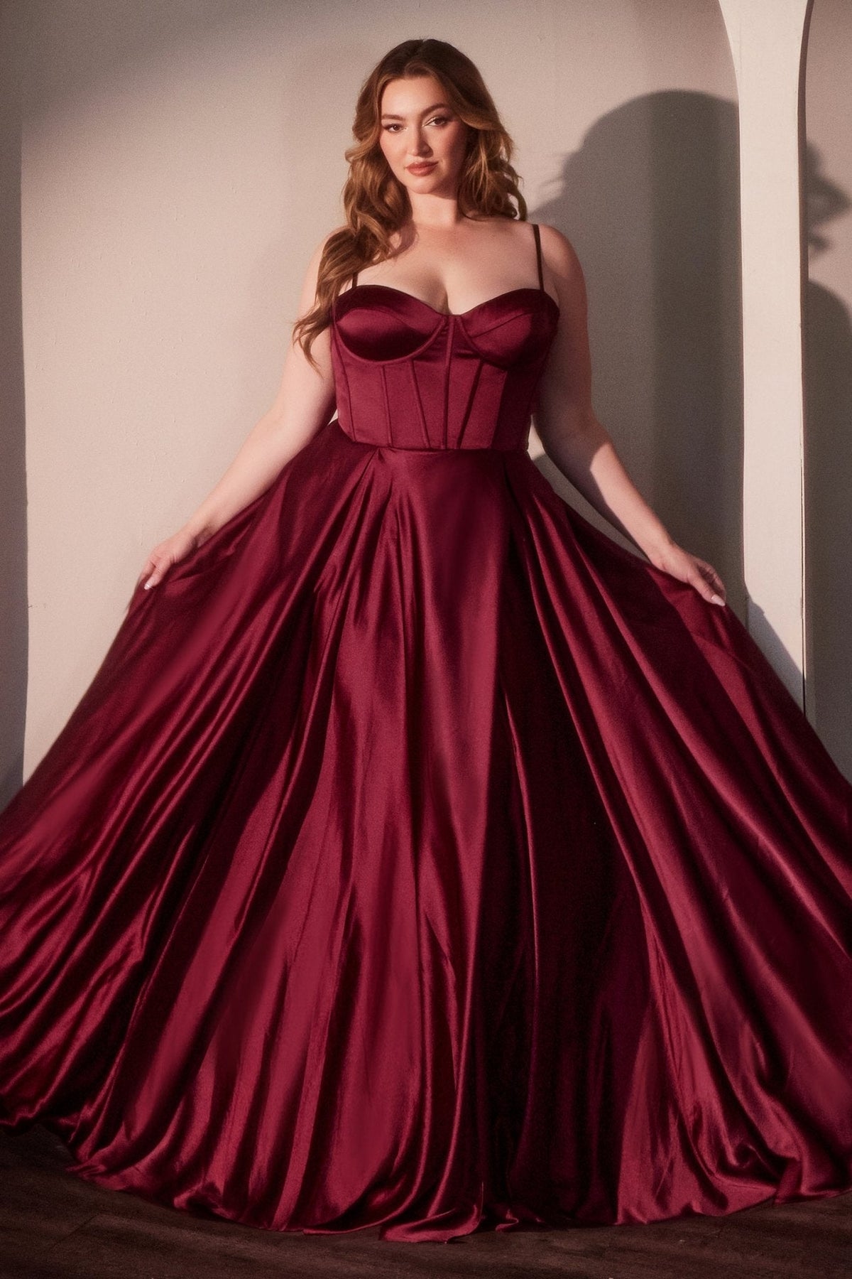 Musa Curve dress in Burgundy