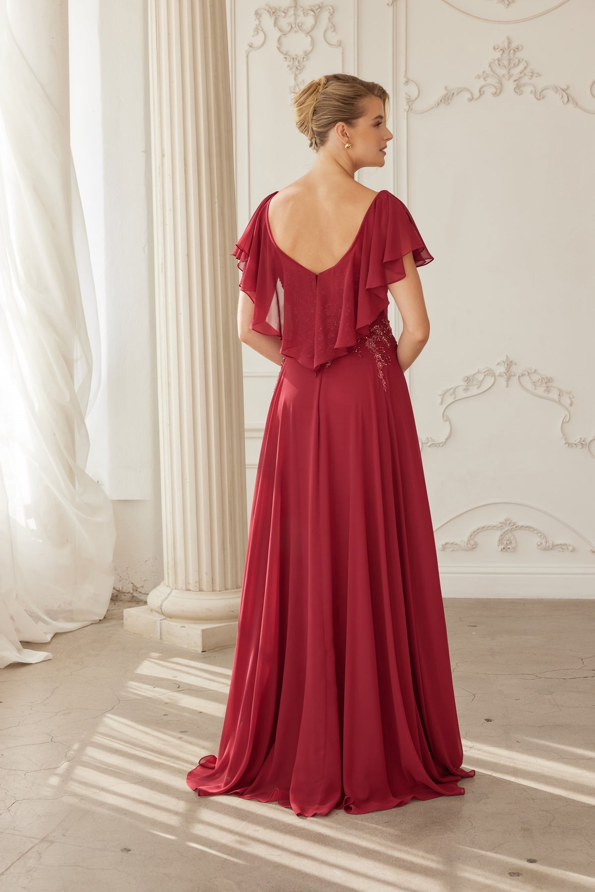 Noeline evening dress in Burgundy