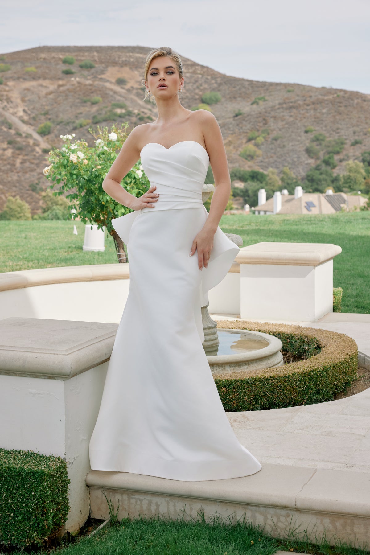 Raffaella wedding dress in Diamond White